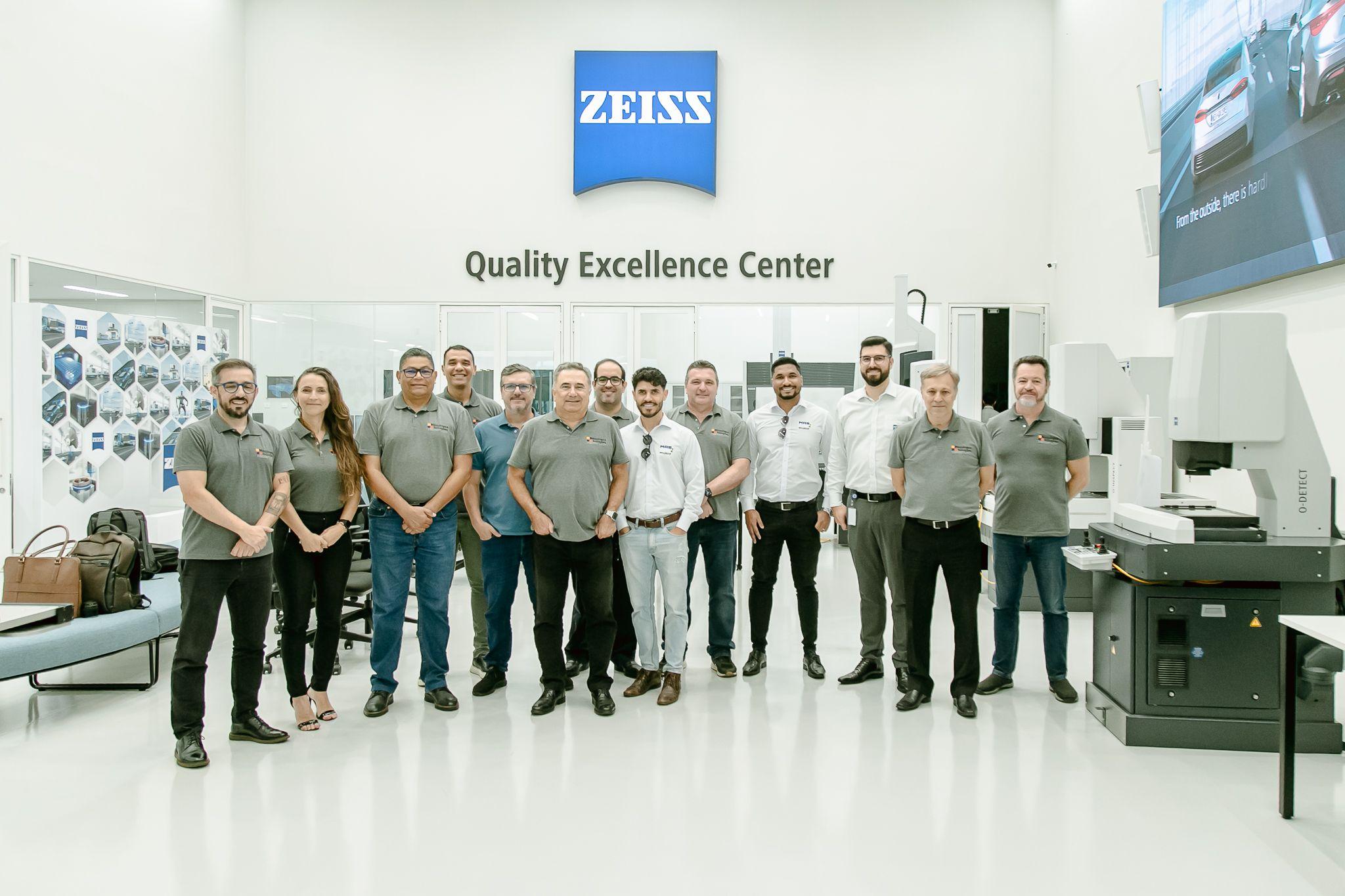 El equipo de Máquinas e Soluções participa en un entrenamiento en ZEISS